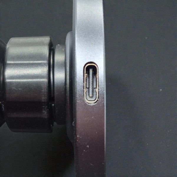 Магнитный держатель для телефона с беспроводной зарядкой C301 S67 (15W) – металлический крючок