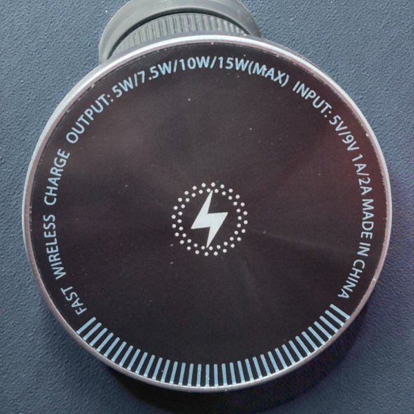 Магнитный держатель для телефона с беспроводной зарядкой C301 S67 (15W) – металлический крючок