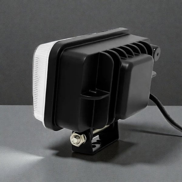 Додаткова світлодіодна фара GS 3000 Люмен — потужне освітлення для легкових авто та мототехніки
