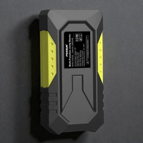 Пусковое устройство Foxsur FJS-600 бустер для автомобиля 800А 12В - Jump Starter для запуска двигателя и Powerbank